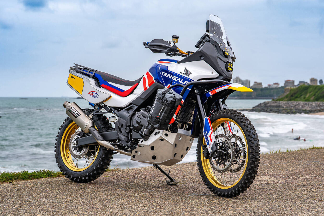 579602BattleofthetwinsHondacelebratestheCB750HornetandXL750Transalpat-jpg