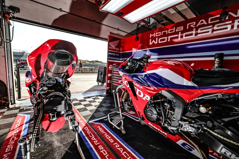 Misano attend le Honda Racing World Supersport team