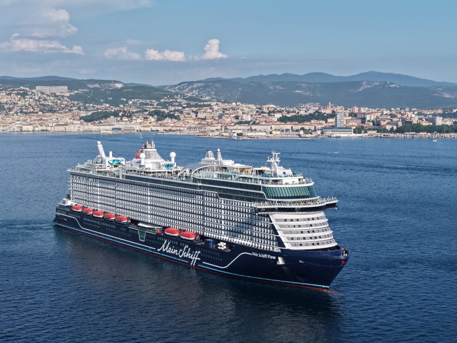 Mein Schiff Flow officially named: three godmothers, one ship and a shared flow