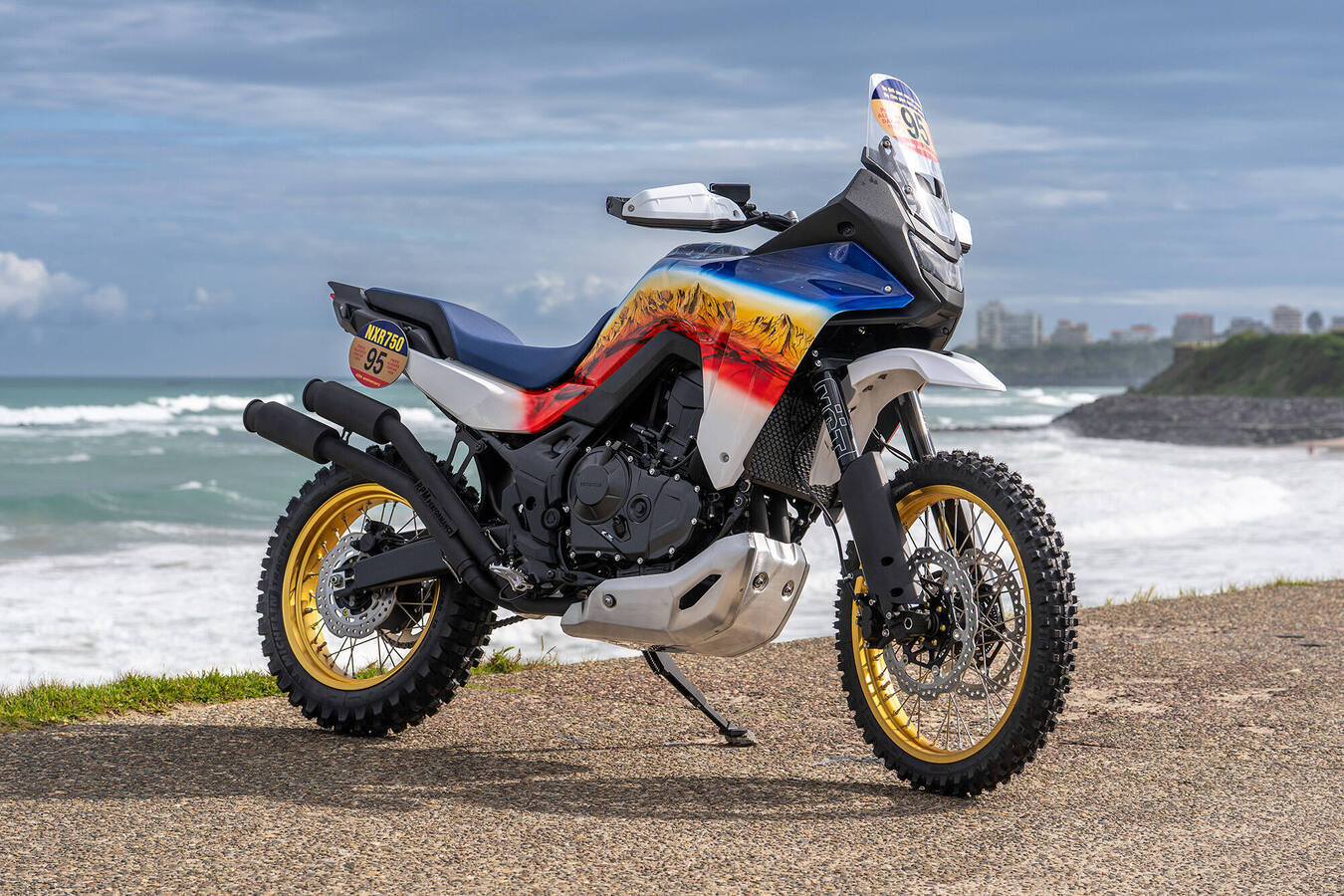 579541BattleofthetwinsHondacelebratestheCB750HornetandXL750Transalpat-jpg