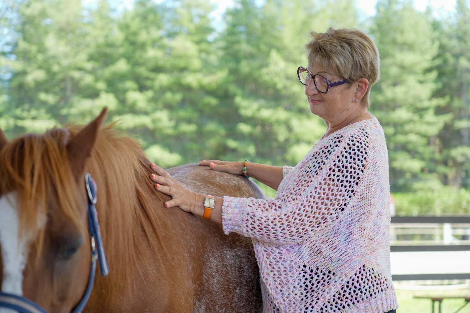 octobre-rose-femme-avec-un-cheval-ffe-cb-jpeg