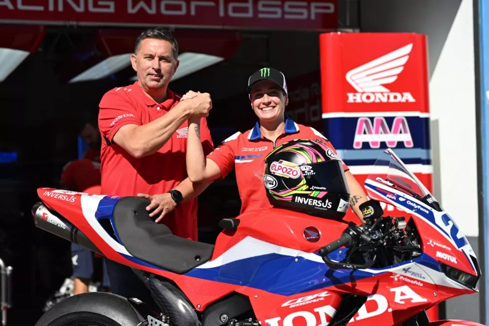 Le Honda Racing World Supersport team et Ana Carrasco prolongent leur collaboration en 2027