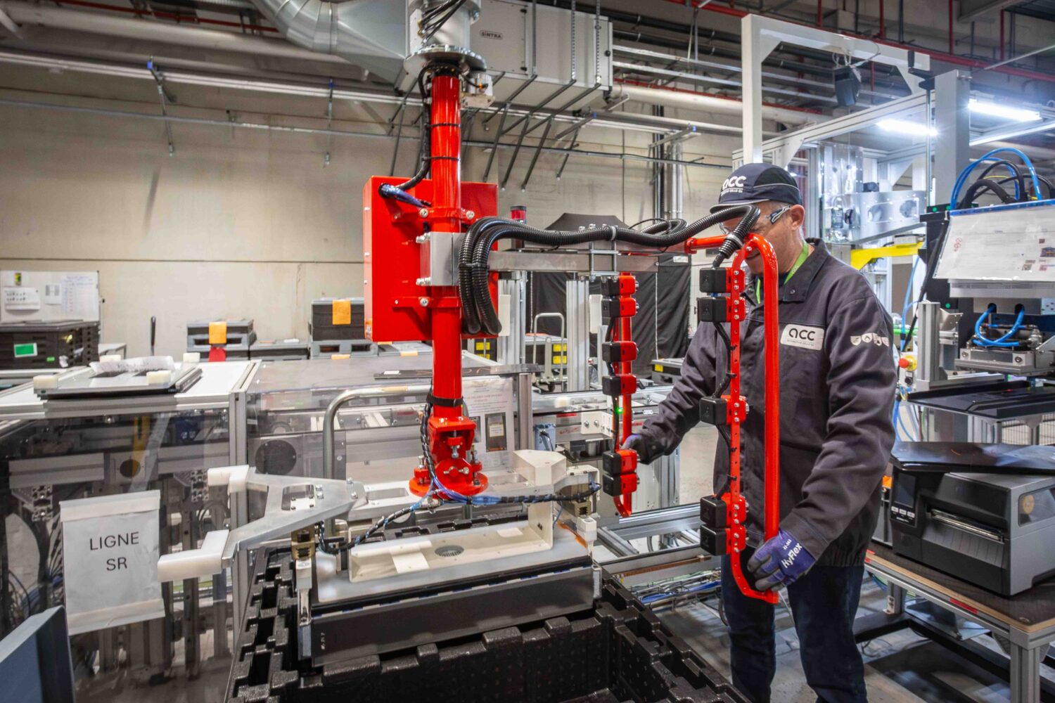 ACC unveils its 5 millionth ‘Made in France’ cell for electric vehicle batteries at the 2026 Paris Motor Show alongside the PFA