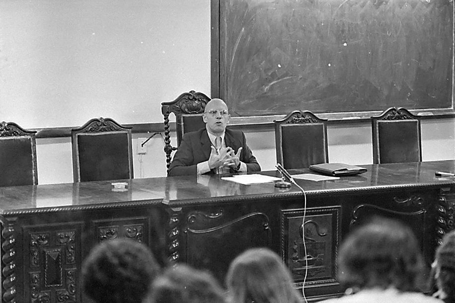 FOUCAULT, CENT ANS APRÈS : PENSER LE POUVOIR À L’ÈRE DU NUMÉRIQUE